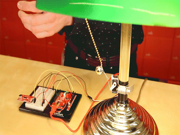 Servo should activate/pull chain to switch light on